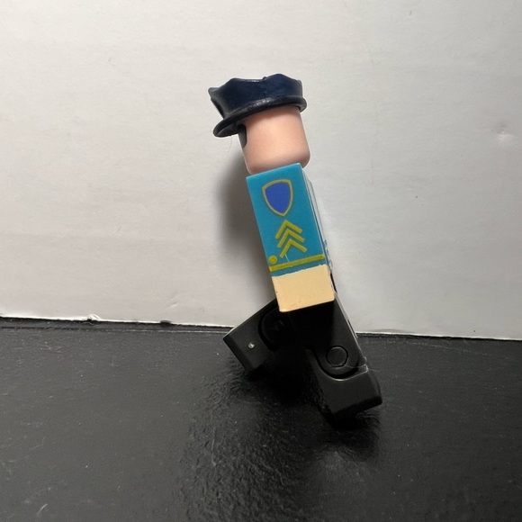 Roblox Sunglasses Police Officer Figure - Picture 3 of 7